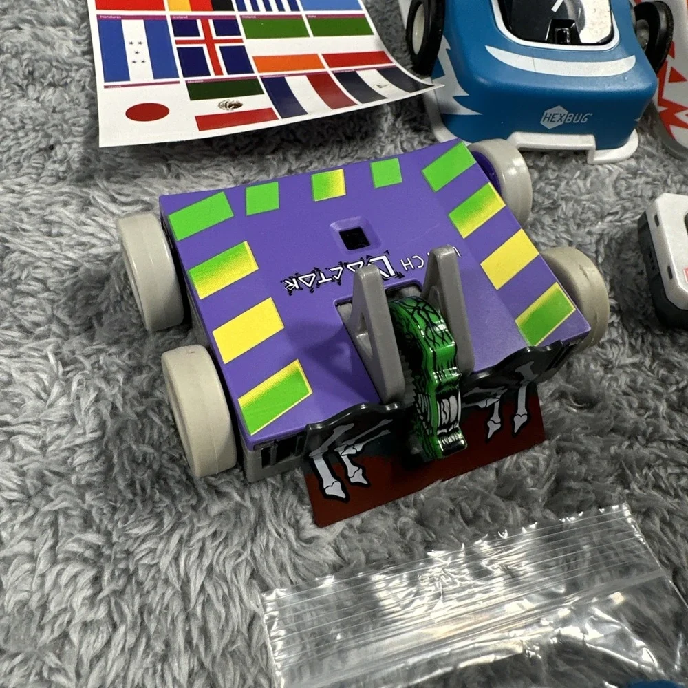 Lot 4 HEXBUG BATTLEBOTS 2 Remotes Stickers And Soccerballs Robots Toys Learning